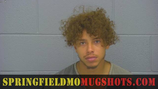 Daeviant'e Swearingen sing